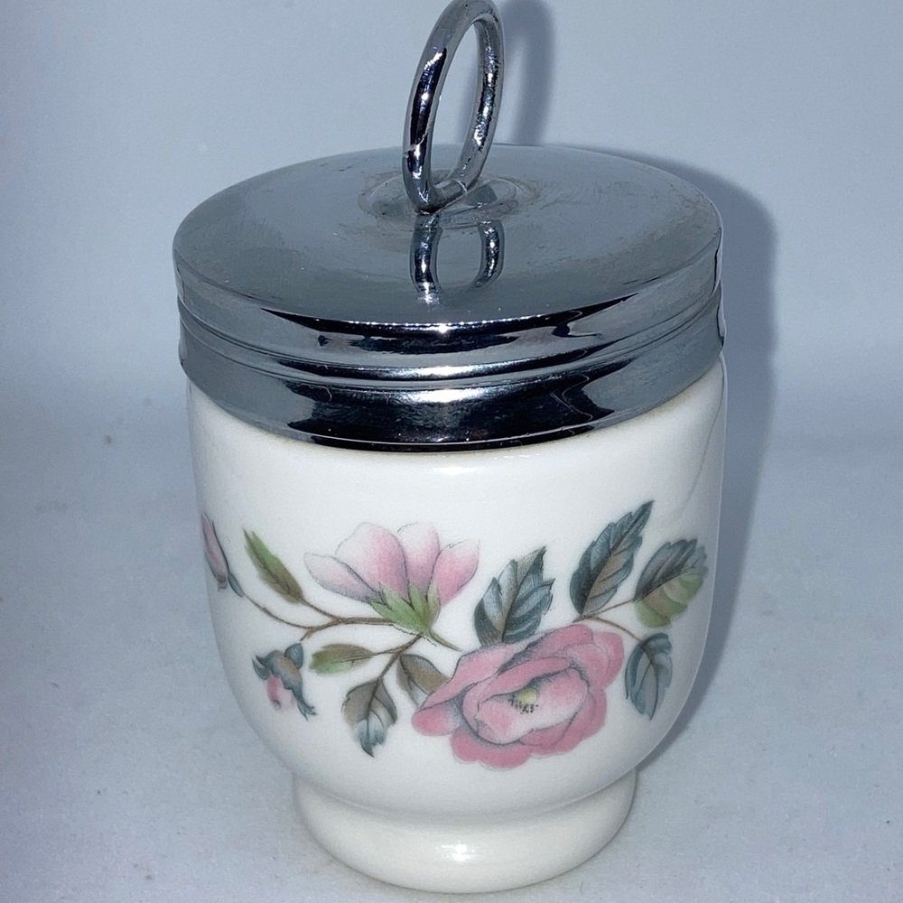 Royal Worcester England Egg coddler
Pink and blue rose porcelain lid
